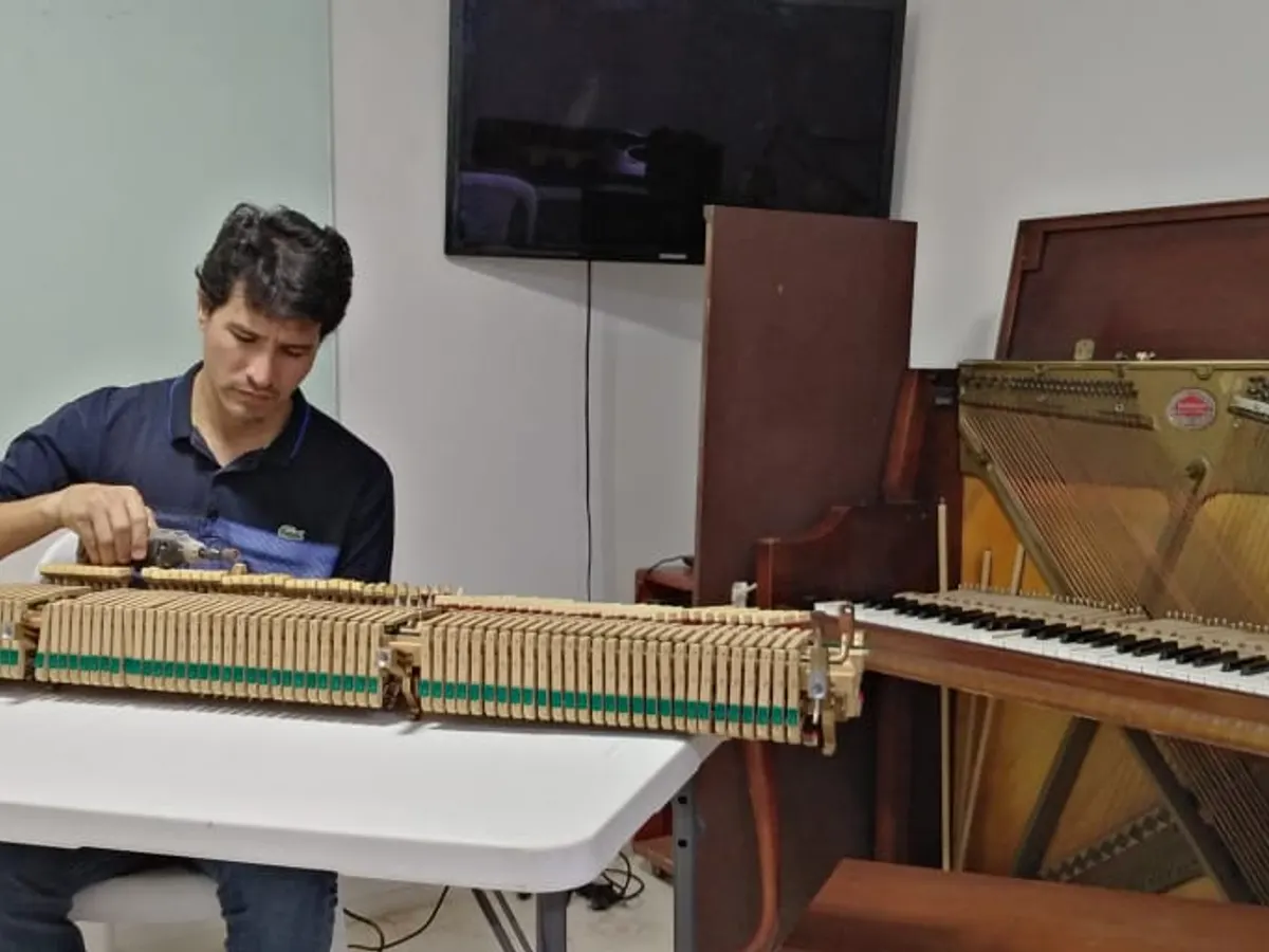 Trabajo de precisión sobre la acción del piano